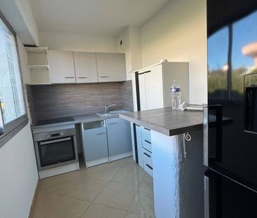 ST LAURENT DU VAR - GARE - STUDIO MEUBLE - - Photo 3