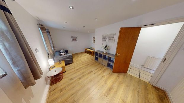 5 bedroom flat to rent - Photo 1