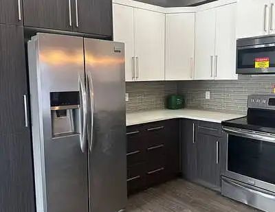 3 bedroom and finished basement house with modern kitchen — 3 Bedrooms+ Den House - Photo 1