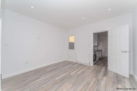 4 bedroom property to rent in Slough - Photo 5