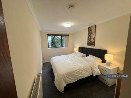 4 bedroom detached house to rent - Photo 4