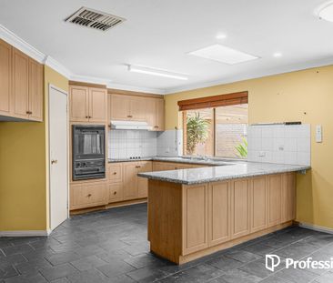 Spacious 5 x 2 home with exceptional outdoor entertaining area!!! - Photo 2