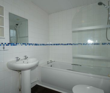 3 bedroom semi-detached to let - Photo 5