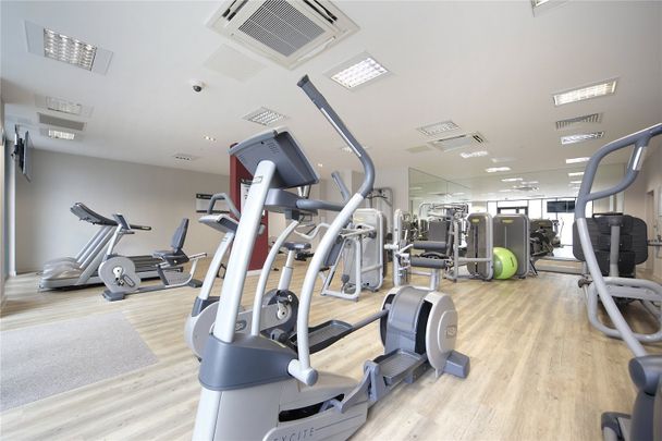 Severn House, 19 Enterprise Way, Wandsworth, London, SW18 - Photo 1