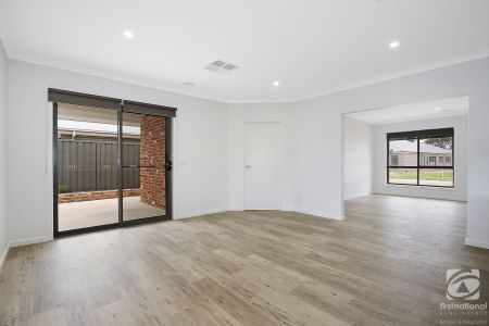 CHARMING AND LOW-MAINTENANCE LIVING IN JINDERA - Photo 5