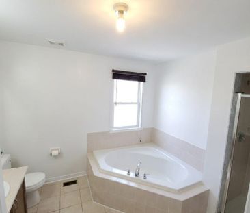 For Lease - 17 Portrush Trail Unit# Main, Brampton, Ontario - Photo 6