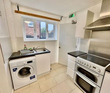 4 bedroom semi-detached house to rent - Photo 2