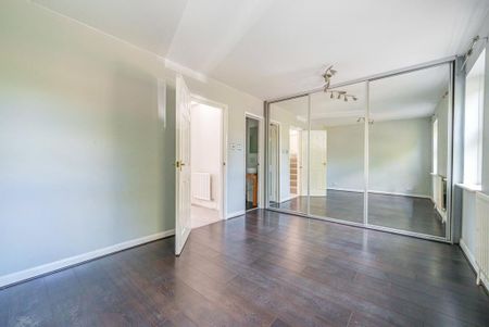 4 bedroom detached house to rent - Photo 4