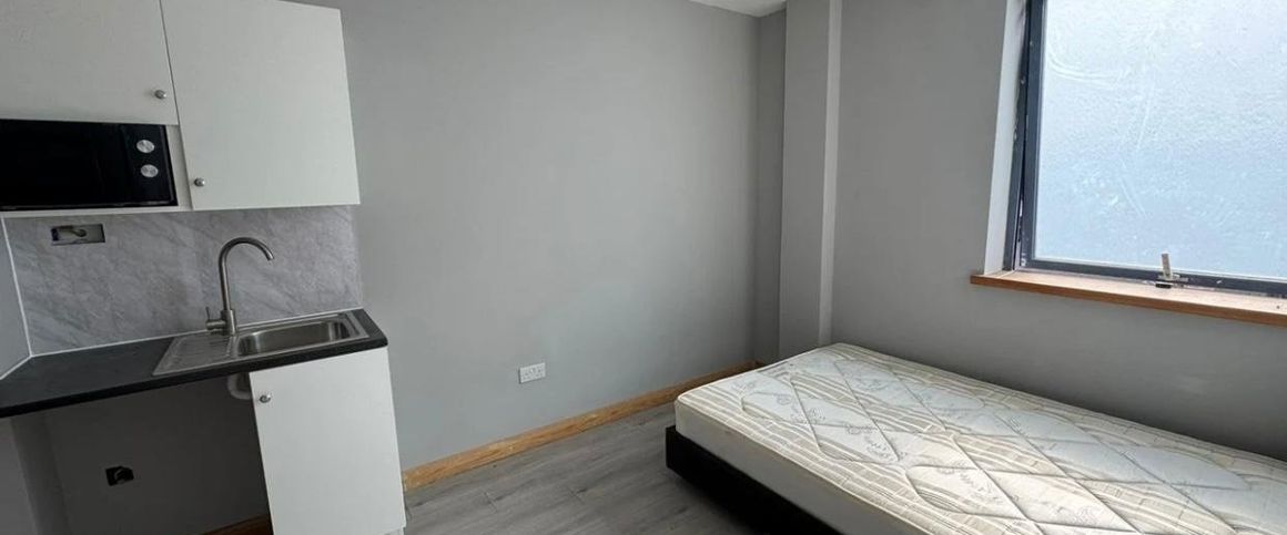 Studio Flat, Manchester Road, E14 - Photo 1