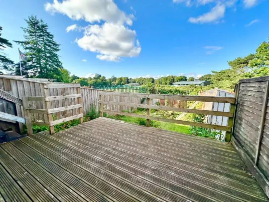 4 bedroom semi-detached house to rent - Photo 1