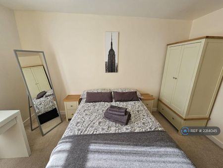 2 bedroom flat to rent - Photo 3