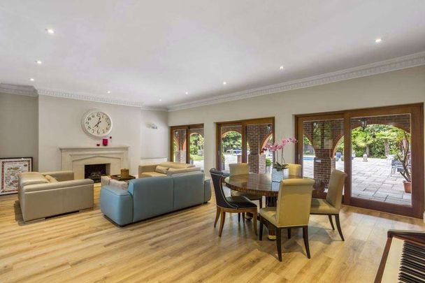 A five bedroom family home situated in the prestigious Wentworth Estate. - Photo 1