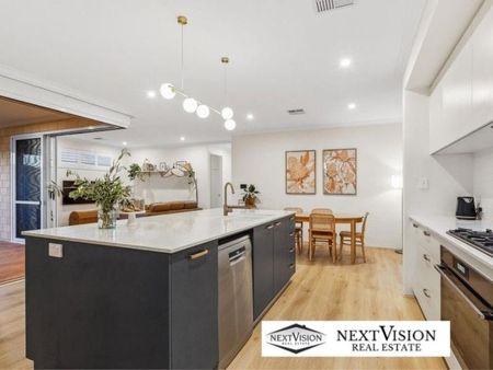 16 Topaz Way, Treeby - Photo 4