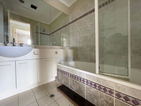 812/83 Queensbridge Street - Photo 2