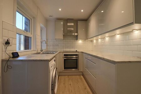 2 bedroom terraced house to rent - Photo 4