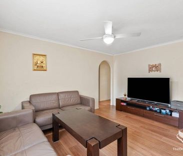 TWO BEDROOMS TOWNHOUSE WITH VINLY FLOOR AND AIR CONDITION - Photo 4