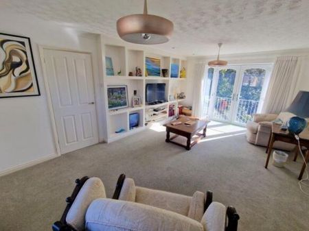 4 bedroom detached house to rent - Photo 2