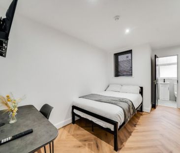 6 bedroom house to rent - Photo 1