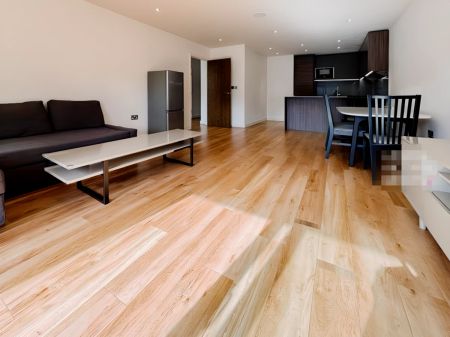 2 Bedroom 2 Bathroom Flat 37 - Photo 3