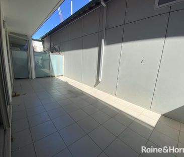 Urban Convenience Meets Modern Comfort - Photo 6