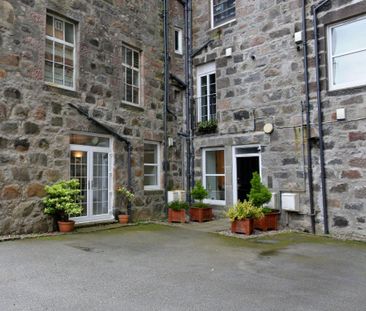 3 bedroom flat to rent - Photo 3