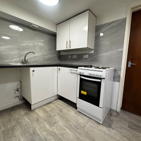 Studio Flat, Bevois Valley Road, SO14 - Photo 3