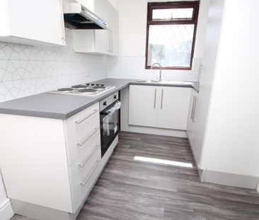 3 bedroom end of terrace house to rent - Photo 5