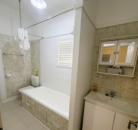 30 Moore Street, Cessnock NSW 2325 - House For Rent | Domain - Photo 4