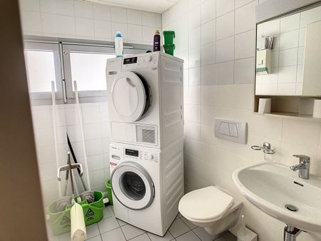 Chambre meublée idéalement située au coeur de la ville - Photo 4