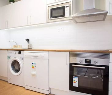 Double bed in Room in a shared 4-bedroom apartment for rent in La B... - Photo 2