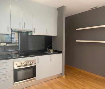 Apartamento de alquiler en Carrer de Sugranyes, 28, Sants-Badal - Photo 4