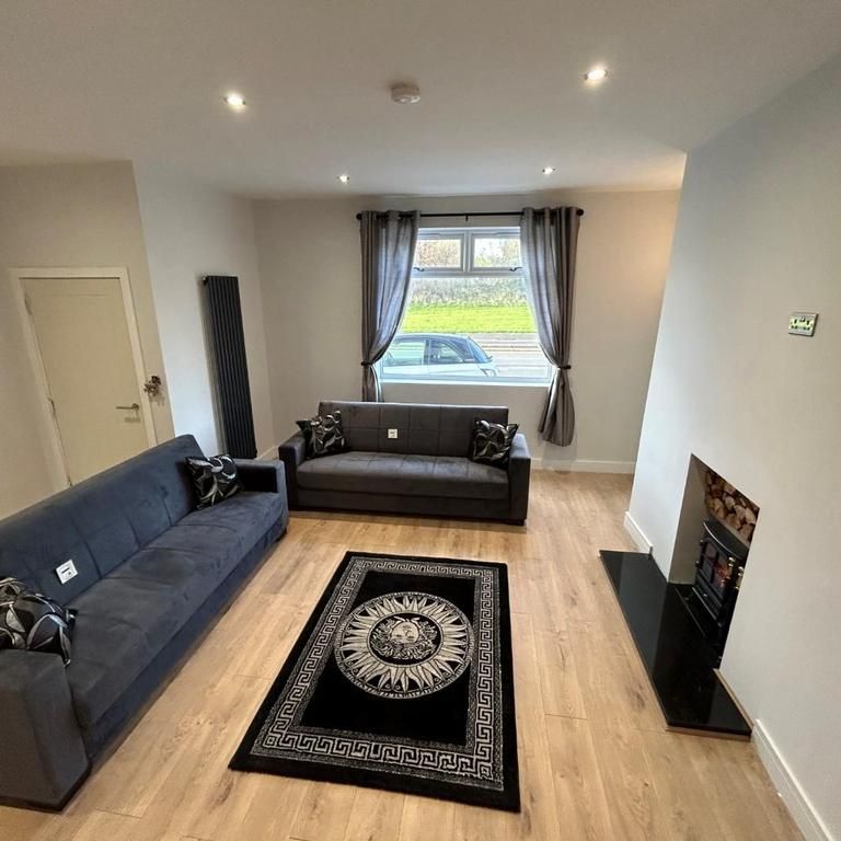 3 bedroom private hall to rent - Photo 1