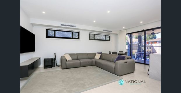 Near New Five Bedroom Family Home with Luxury Finishes - Photo 1