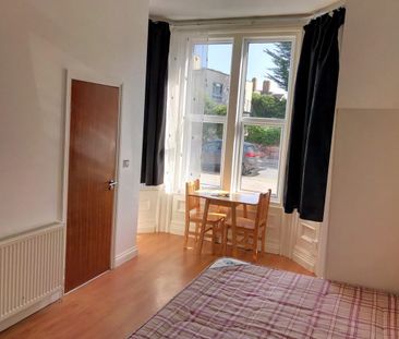 Flat 2, Boscombe Spa Road, Bournemouth - Photo 1