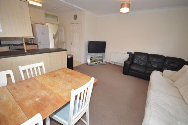 5 bedroom semi-detached house to rent - Photo 1