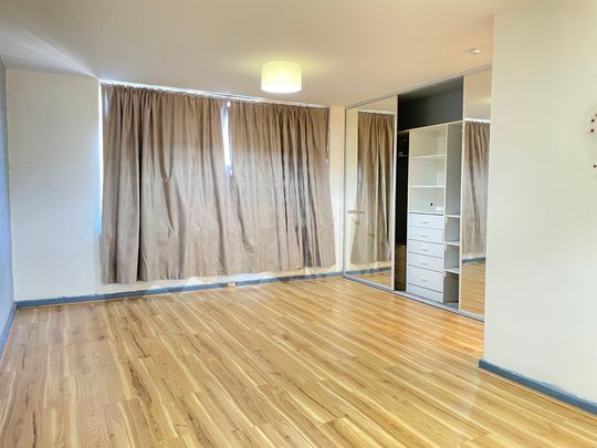 This studio apartment available - Photo 1