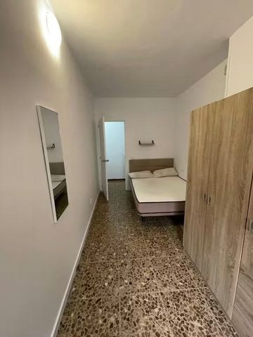 Travessera de Gràcia, Barcelona, Catalonia 08027 - Photo 4