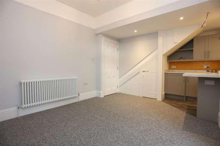 East Drive, Brighton, BN2 - Photo 2