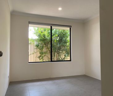 4 Barker Road, Mandurah WA 6210 - House For Rent | Domain - Photo 1