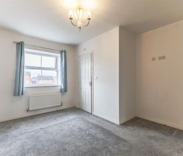 4 BED House - Photo 5