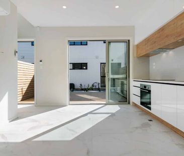Charming 2-Bedroom Townhouse in Otara - Photo 3