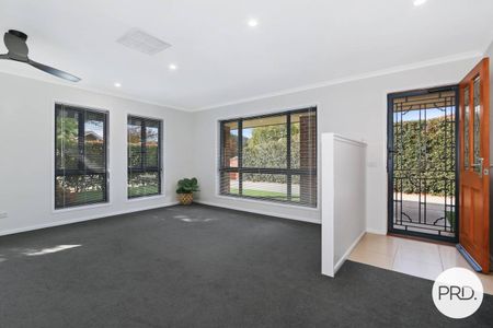 6 MONTH LEASE ONLY! - Photo 3