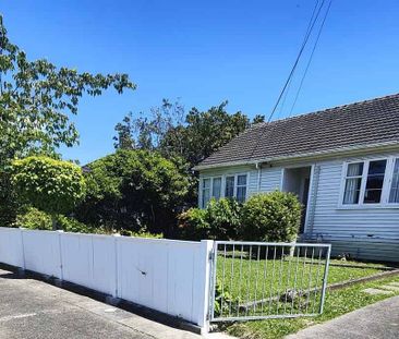 Charming two bedroom Home in Lower Hutt - Photo 5