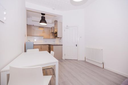 2732LT - Bank Street, Edinburgh, EH1 2LN - Photo 3