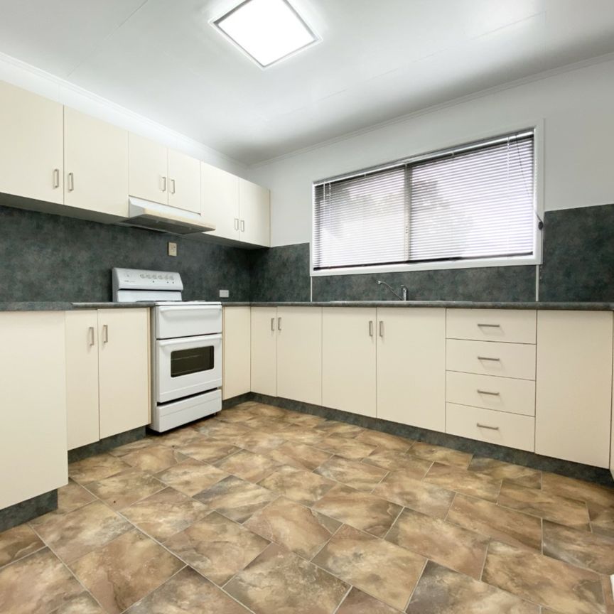 RENOVATED 5 BEDROOM HOUSE WITH ROOM TO MOVE! - Photo 1