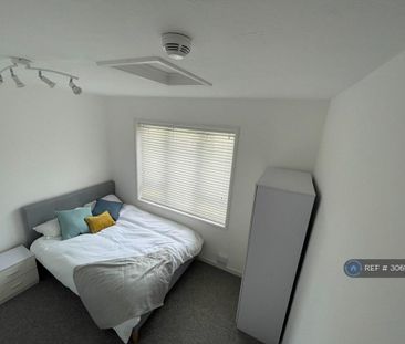 1 bedroom in a house share to rent - Photo 3