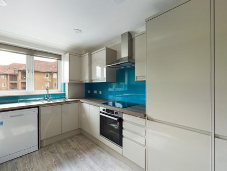 3 bedroom apartment to rent - Photo 4