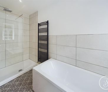 Harrogate Road, Harewood, Leeds - Photo 3