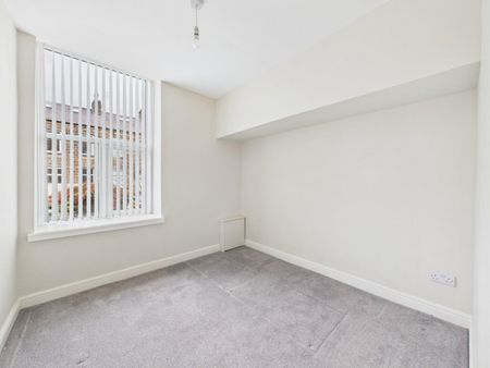 2 bedroom Flat To Let - Photo 3
