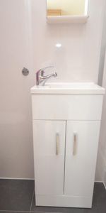 1 bedroom Flat To Let - Photo 4